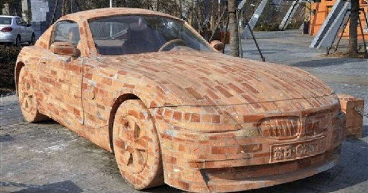 Китайці створили клон BMW Z4 з цегли