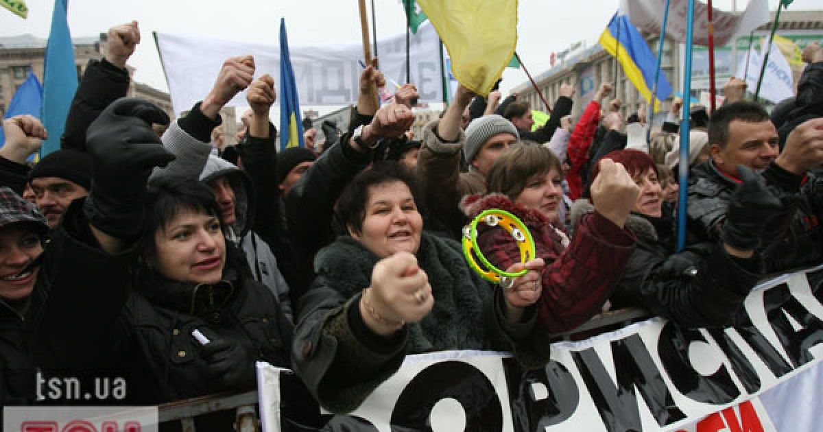 На підтримку акції протесту проти нового Податкового кодексу у Києві та в інших містах України вийшли на вулиці тисячі невдоволених підприємців.