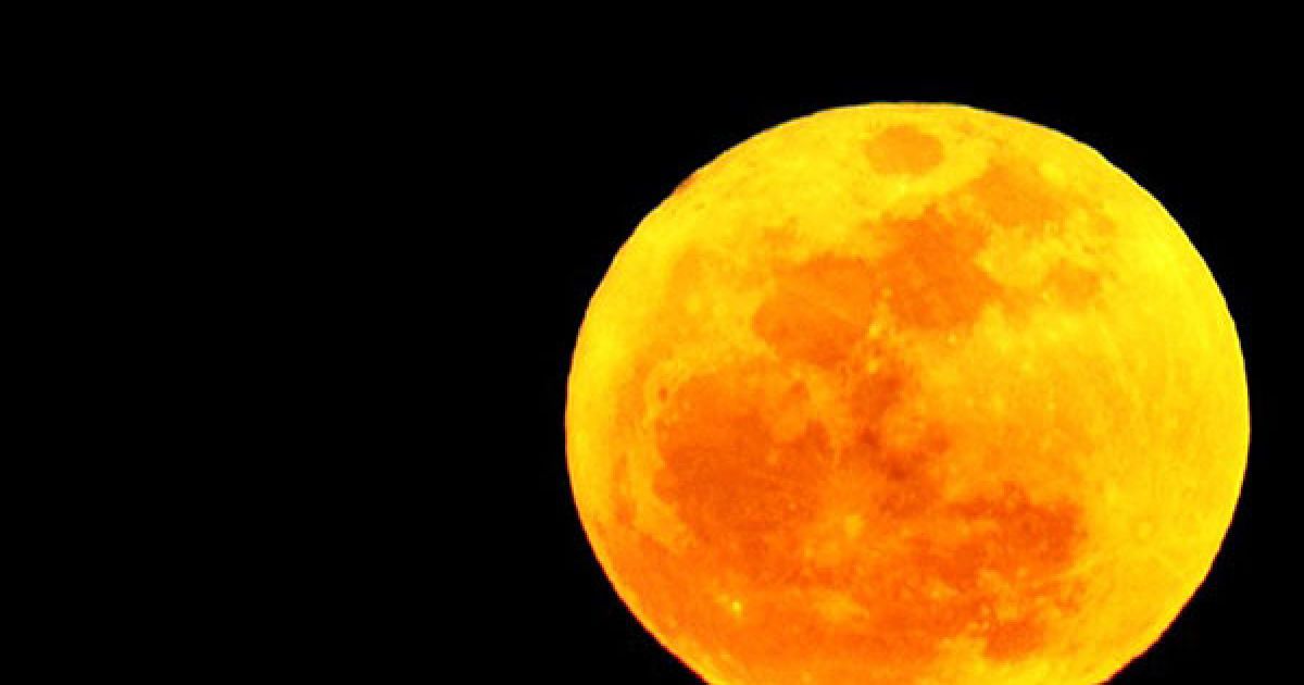 Вперше за останні 19 років Місяць наблизився до Землі на рекордно близьку відстань &mdash; 356 577 км. / © AFP