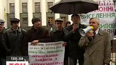 Сидячи не валізах