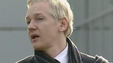 Ассанжа будут судить за изнасилования