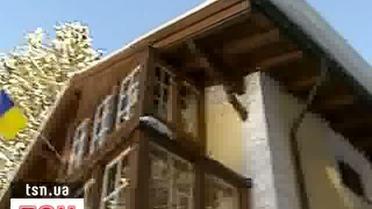 Янукович в Давосе живет в 3-этажной вилле с белками и охранниками