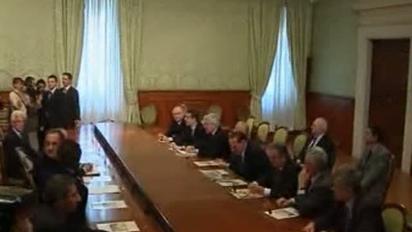 Берлусконі пішов під суд за зв'язок з неповнолітньою повією