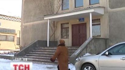 В Одесі корова з'їла частину награбованого злодіями