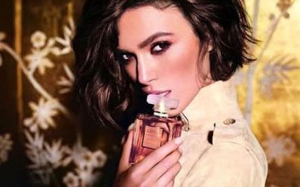 Кіра Найтлі сексуально рекламує парфуми
