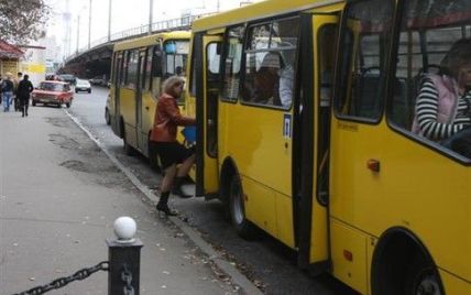 Українські водії маршруток п'ють перед роботою, а перевіряють їх ветеринари
