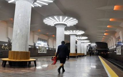 В метро Харькова установили скамейки по 8 тысяч долларов каждая