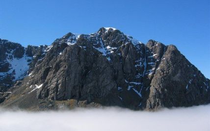 У Шотландії альпініст впав з висоти 300 метрів і відбувся синцями