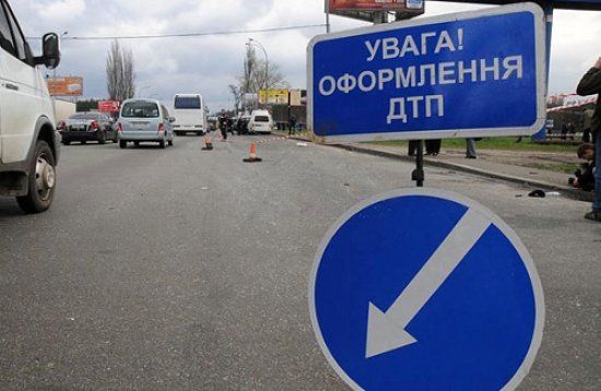 На трасі під Полтавою на очах інспекторів сталася моторошна ДТП: більшість постраждалих - діти (відео)