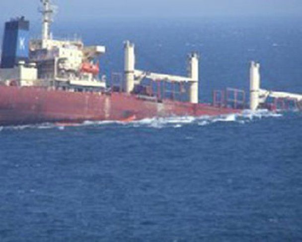 Хуситы возобновили атаки в Красном море: два греческих судна затонули, есть погибшие и раненые