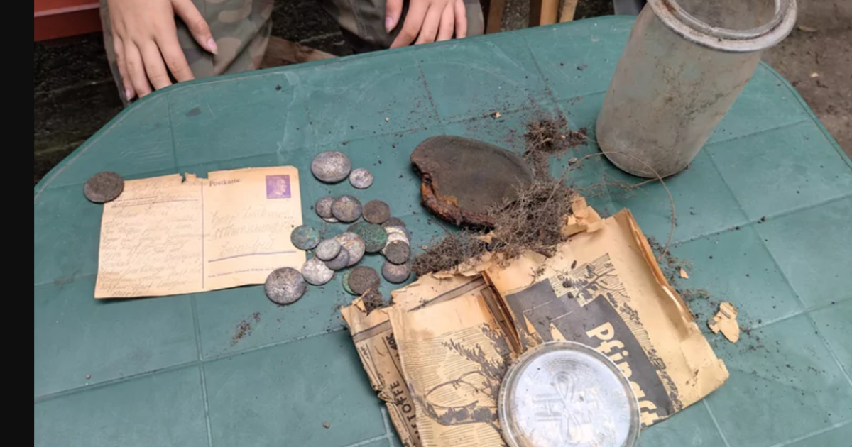 Вміст банки, яку знайшла дівчина. Фото: Fundacja Vestigium