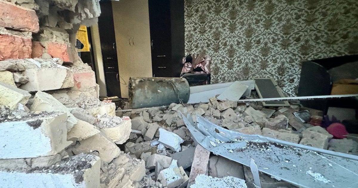 Фрагмент ракети у будинку у Василькові