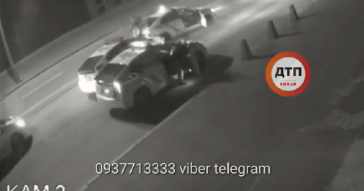 У Києві камера зняла затримання п’яного викрадача патрульної Toyota Prius