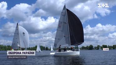 В столице парусный сезон открыли традиционной праздничной гонкой