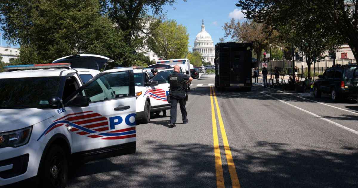 У США затримали чоловіка, який погрожував підірвати бомбу біля Капітолія