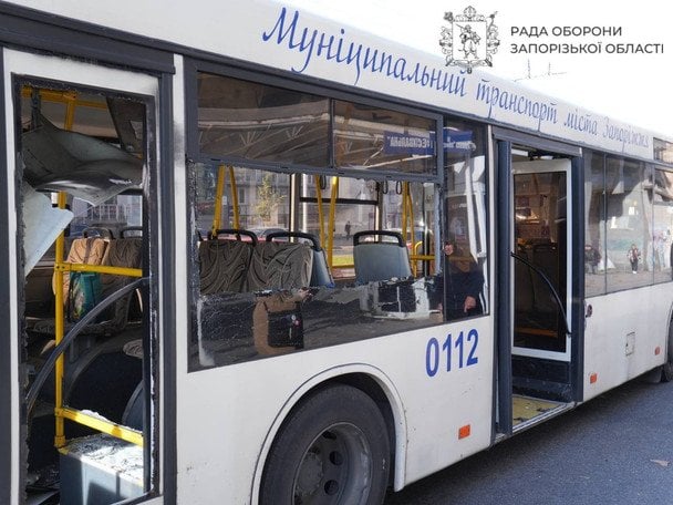 РФ цілий день гатить по великому обласному центру: під атакою люди і транспорт, багато поранених (фото)
