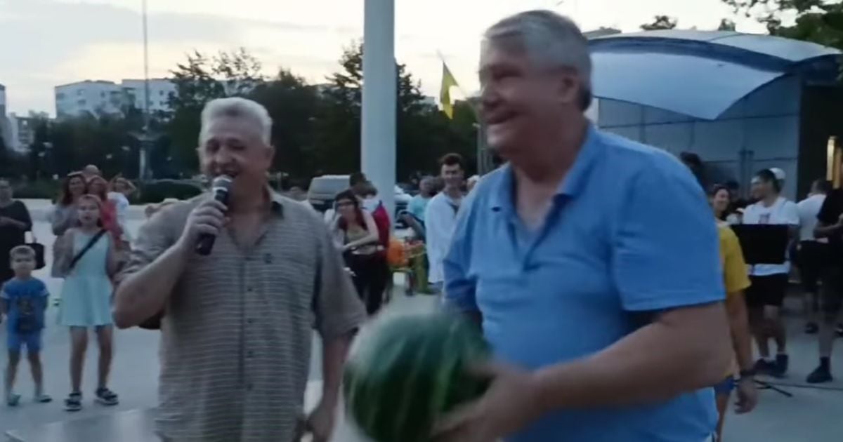Здолав 900 км і 8 днів у дорозі: під Одесою за 2 тисячі гривень продали херсонський кавун, який вивезли з окупації (відео)