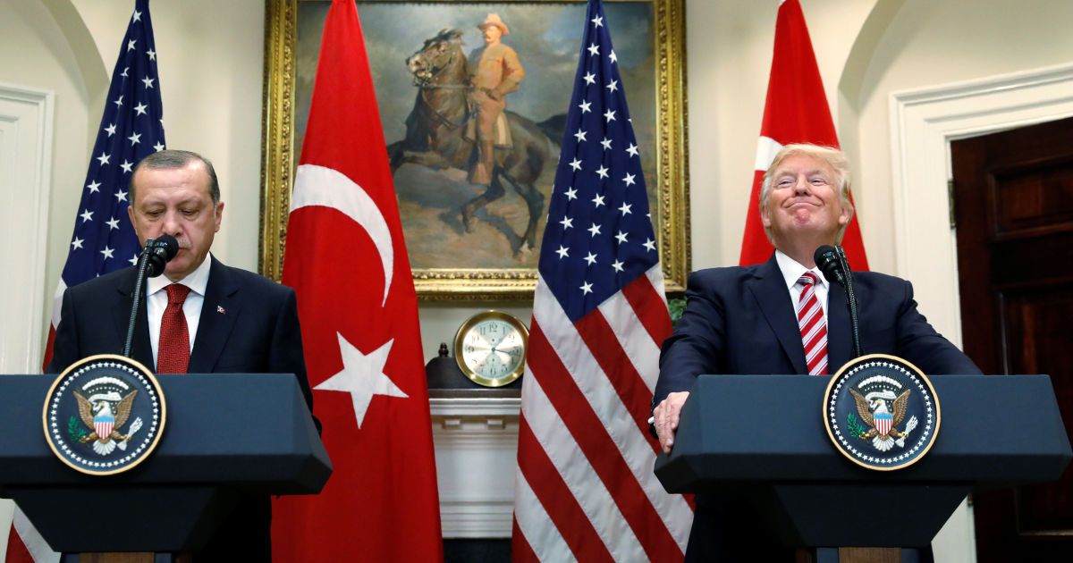Трамп та Ердоган обговорили захоплення українських кораблів у Керченській затоці: висловили стурбованість