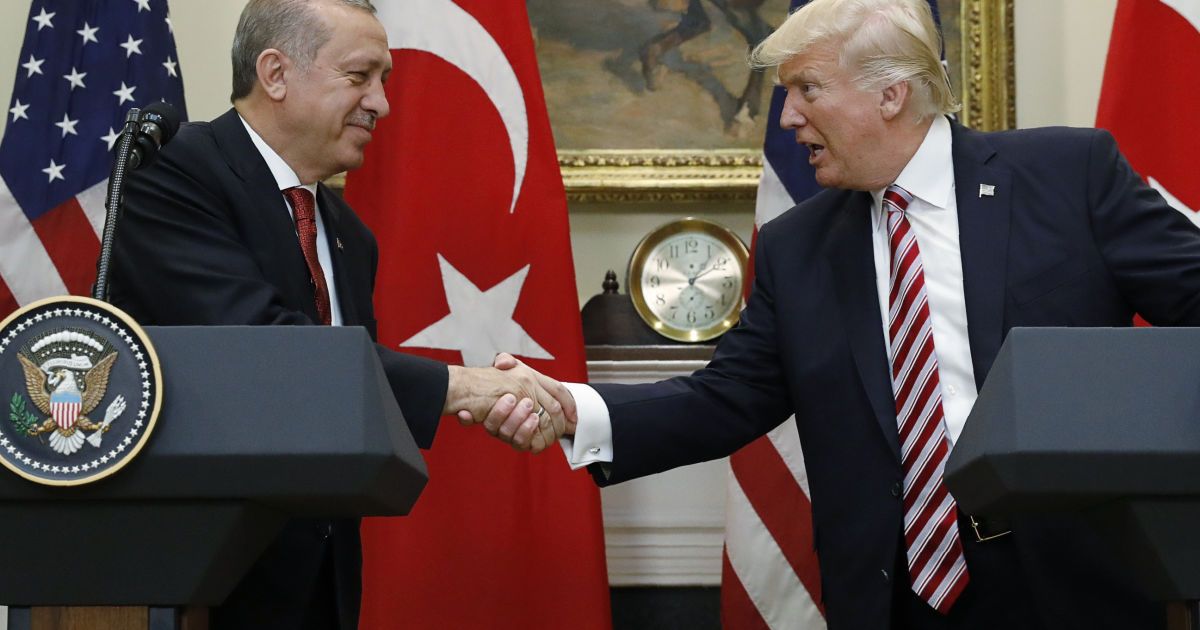 Трамп и Эрдоган договорились не дать террористам создать зоны безопасности в Сирии