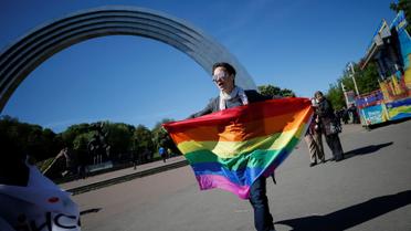 С Арки дружбы народов убрали радужную инсталляцию