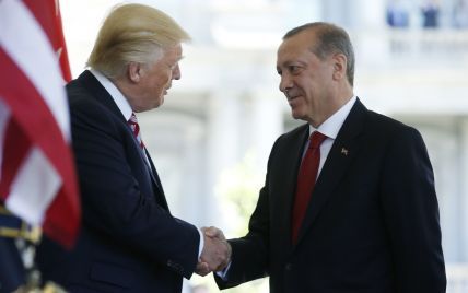 "Это все ваше. Мы закончили". CNN обнародовал детали переговоров Трампа и Эрдогана по Сирии