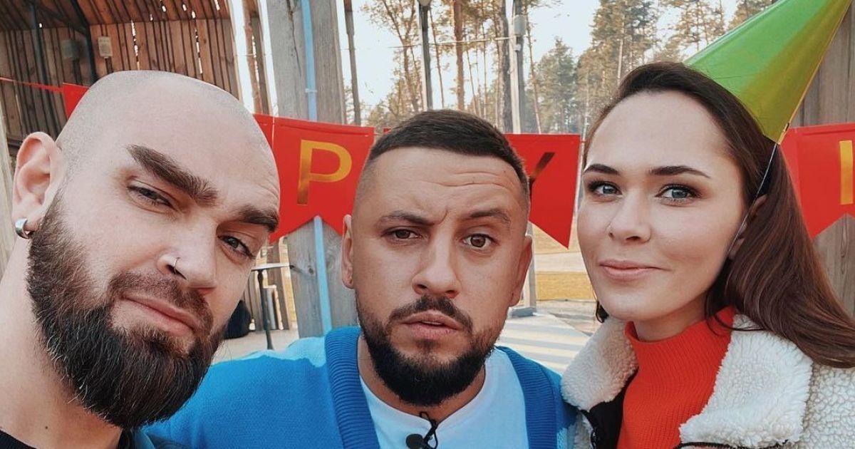 С Кухар, Саниной и Дорофеевой: как MONATIK на природе 35-летие праздновал