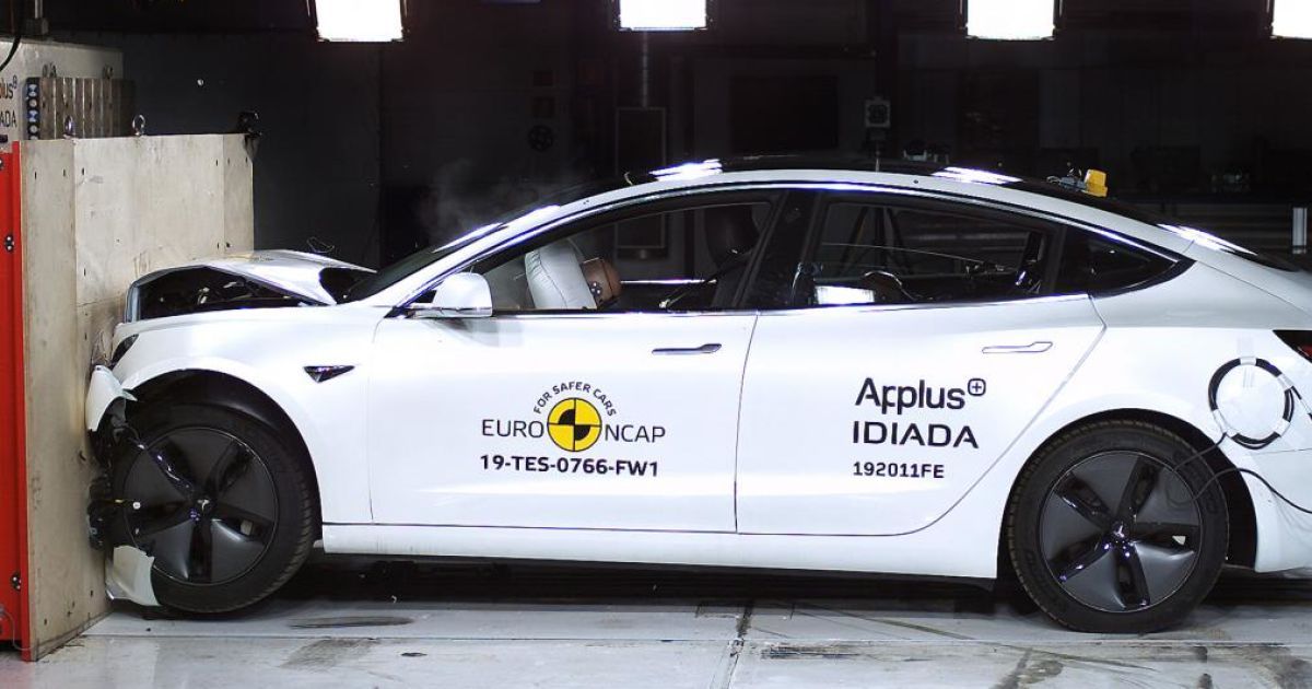 краш-тест Тесла_1 / © autoexpress