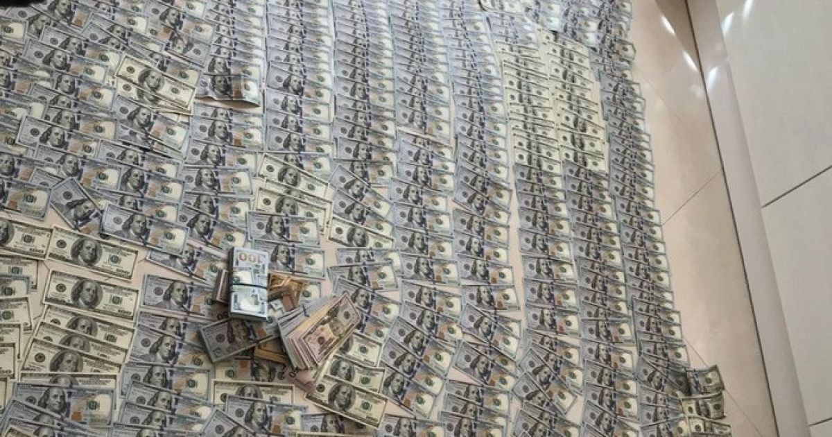 В Запорожье руководители вуза торговали поддельными дипломами и видом на жительство в Украине