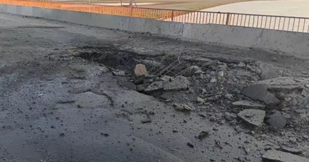 Молодь фейкових ВНЗ допомагає автомобілістам на шляху до Криму