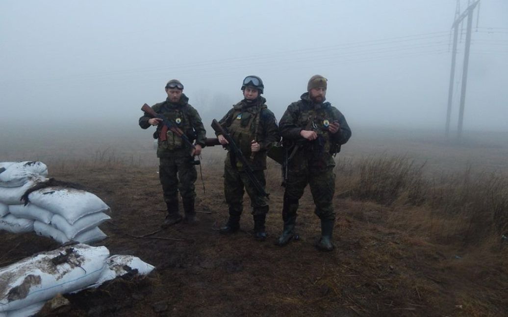 Несмотря на холод, дождь и снег бойцы уверены, что выстоят / © facebook.com/azov.batalion