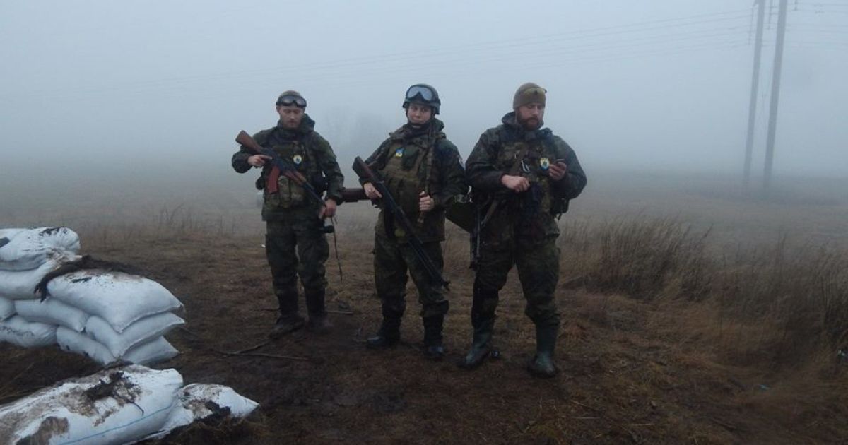 Попри холод, дощ та сніг бійці впевнені, що вистоять / © facebook.com/azov.batalion