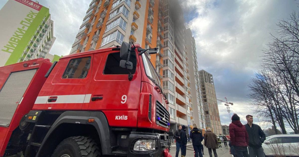 У Києві спалахнула квартира у новобудові "Нивки Парк"