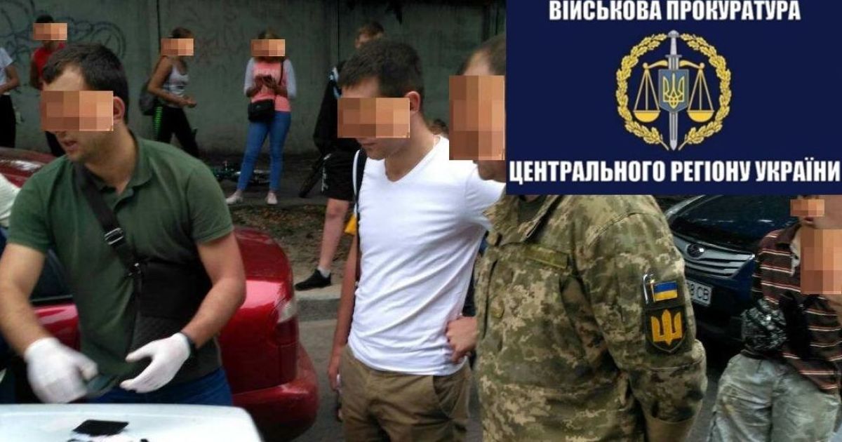 На Чернігівщині затримали підполковника ЗСУ, який за хабар обіцяв сприяти у видачі водійських прав