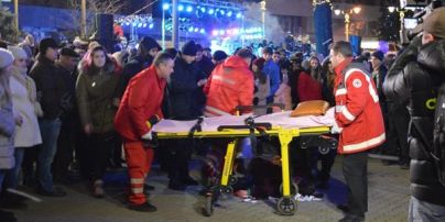 "Кровь пульсировала": очевидцы сообщили страшные подробности травмирования студентки на открытии главной елки Прикарпатья