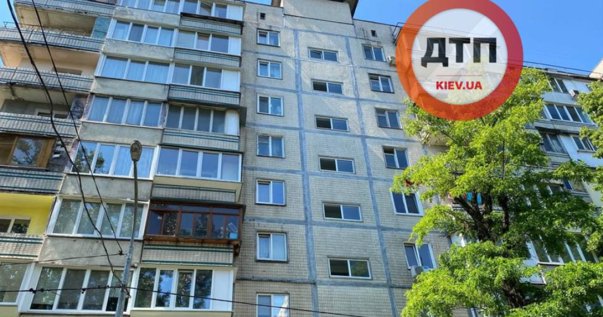 У Києві у сміттєзбірнику виявили тіло людини, замотане у ковдру