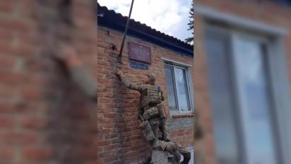 ВСУ сняли российский флаг в Свердликово Курской области