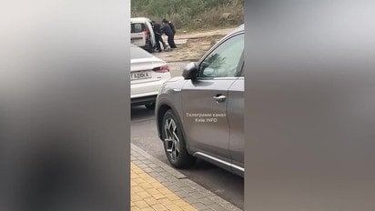 У Києві чоловіка запхали до буса разом з собакою