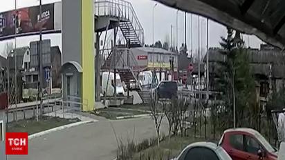 На Обухівській трасі зіткнулись два легковики: двоє людей померли