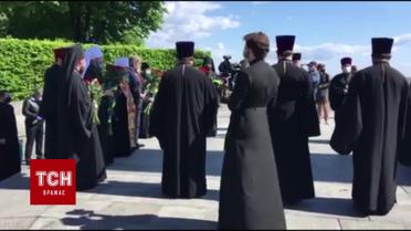 Делегация из Лавры во главе с Онуфрием посетила акцию к 9 Мая