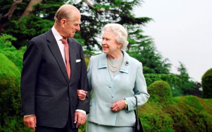Королева Елизавета II отправила 95-летнего мужа - принца Филиппа - на пенсию