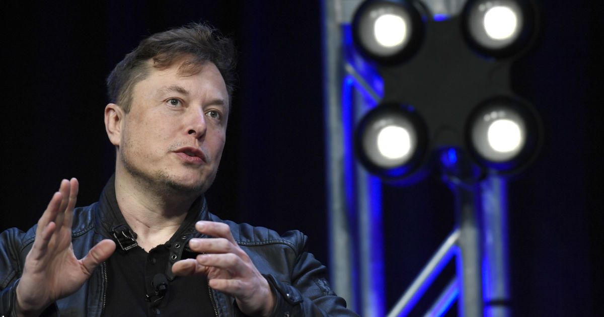 "Вона не є чудовою": Ілон Маск прокоментував нинішню версію автопілоту Tesla