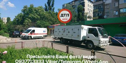 В Киеве грузовик раздавил бабушку, которая выходила из магазина