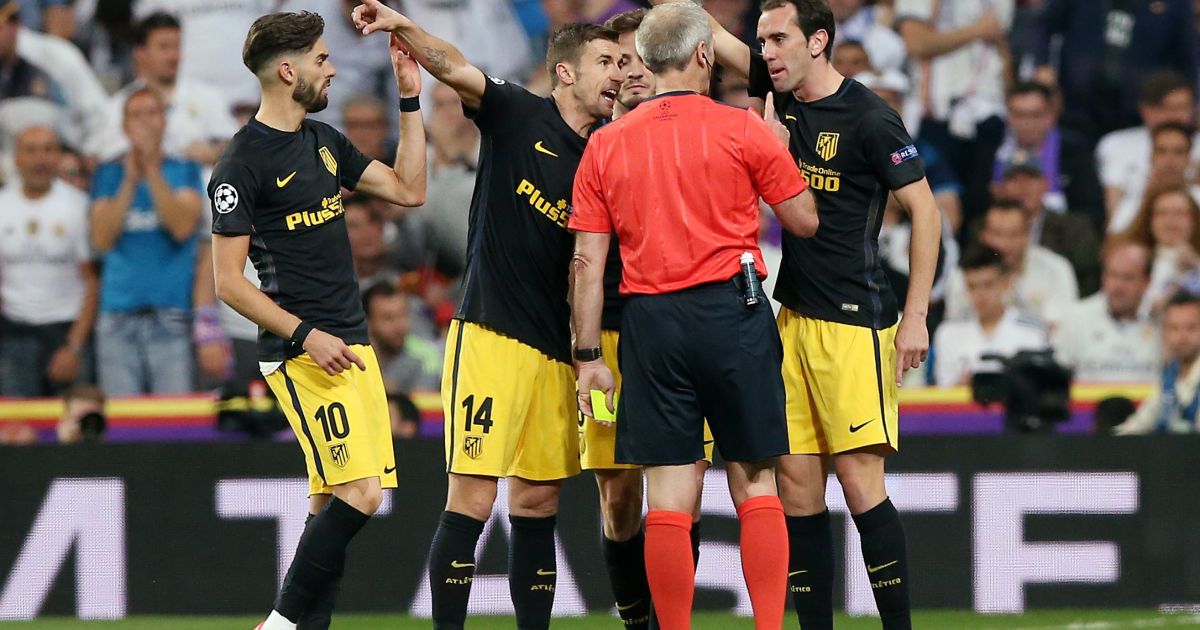 Реал - Атлетіко 1/2 ЛЧ, Мартін Аткінсон / © Reuters