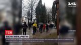 Новини України: у Львові люди годинами стояли під дощем, аби зробити безкоштовний тест на COVID-19