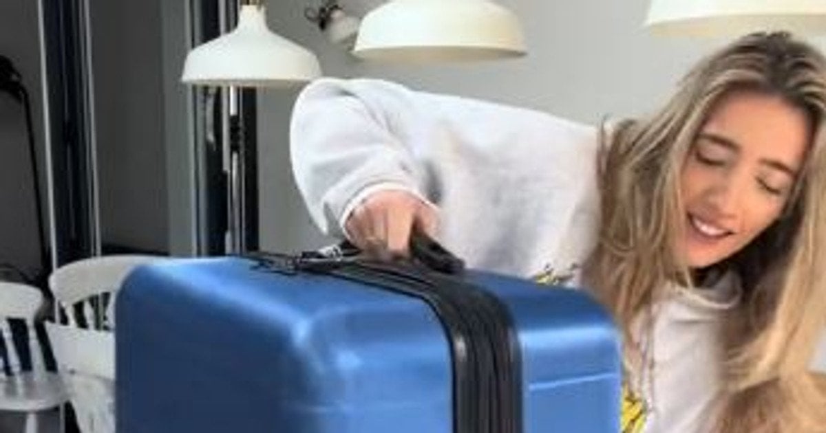 Жінка купила загублений багаж