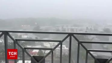 Очевидец зафиксировал мощный ураган "Ирма"