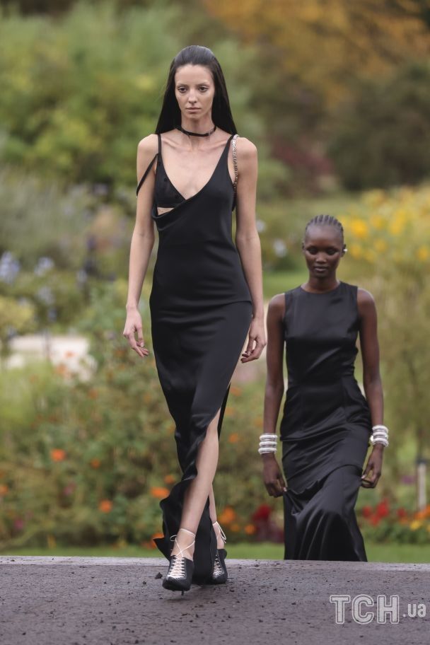 Показ Givenchy коллекции весна-лето 2023 / © Associated Press