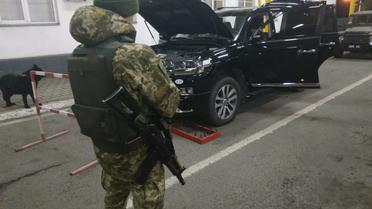 дипломат із контрабандою_3 / © Держприкордонслужба України