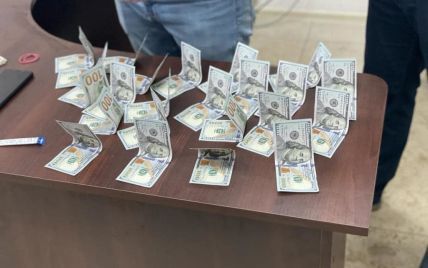 В Киеве суд вынес положительное решение за 6 тысяч долларов: в мошенничестве подозревают также адвоката