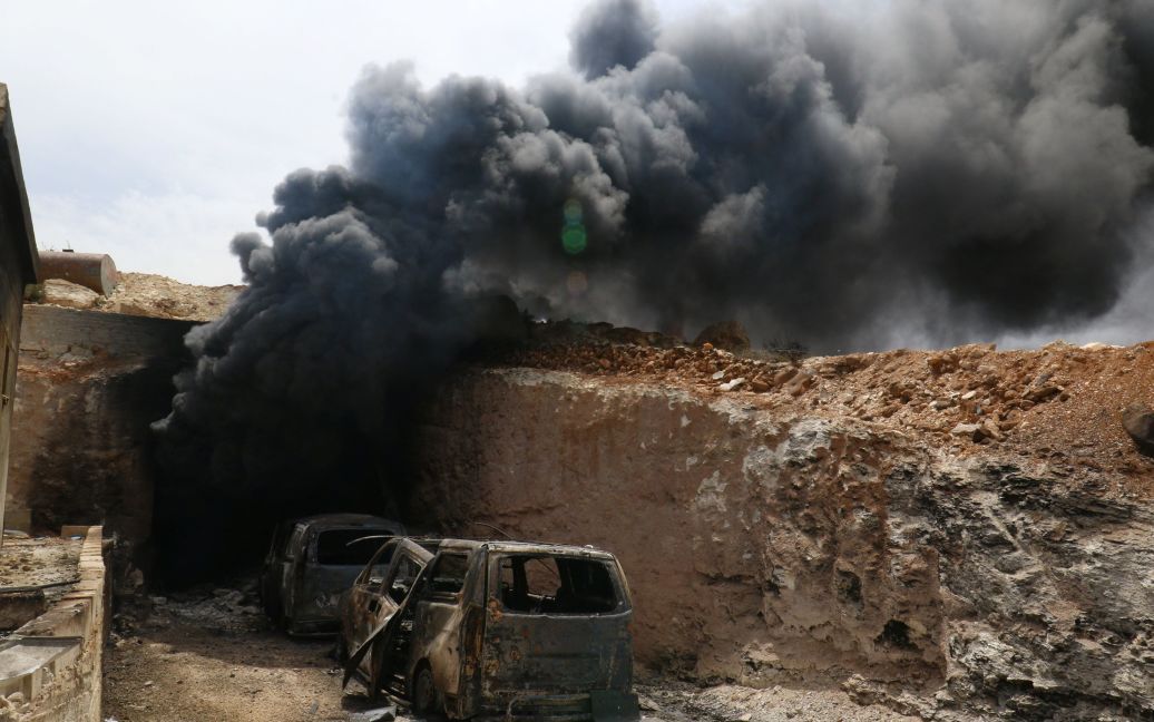 Последствия авиаударов по больнице в селе Маар Зита. / © Reuters